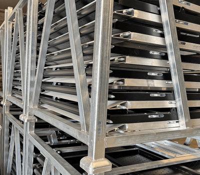 transportkooi-stagebarriers-zwart-rij transportkooi-stagebarriers-zwart-rij